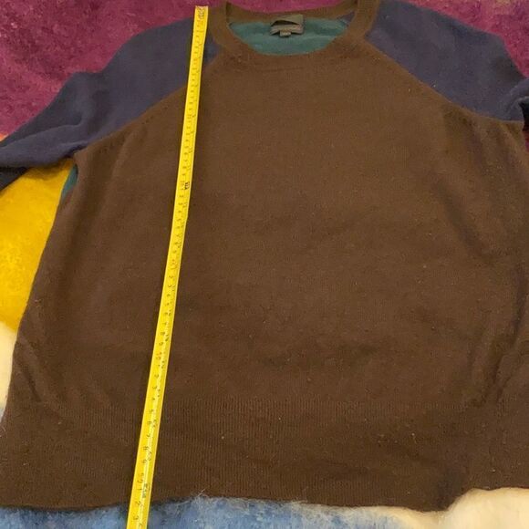 J. Crew colorblock slit cashmere sweater. Size Xs - Picture 5 of 8
